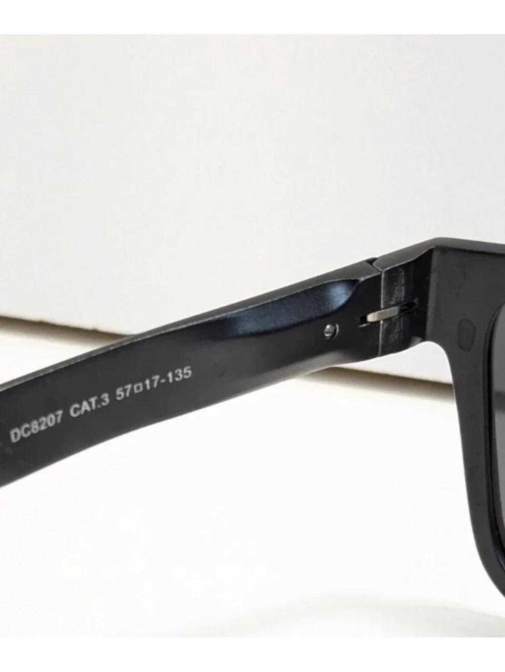 DUCO DC8207 CAT.3 Men's Carbon Fiber Temple Polarized Classic Black Sunglasses